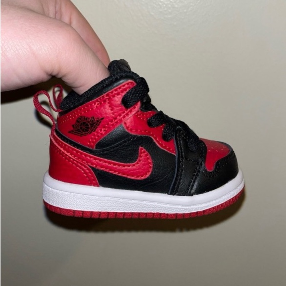 Air Jordan 1 Mid Banned